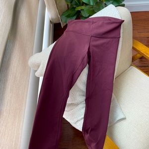 Burgundy Lululemon size 4 wunder unders